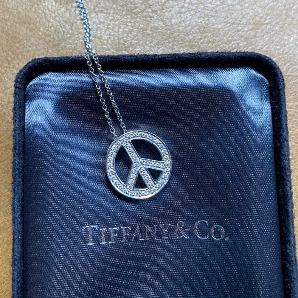 Platinum and diamonds Tiffany & Co. 18” peace necklace - Picture 5 of 7